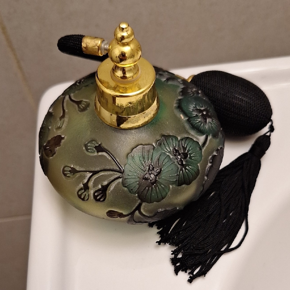 Vintage-Inspired Green and Gold Perfume Atomizer